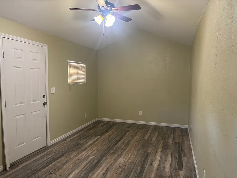 6913 Creekside Ln — Photo 26