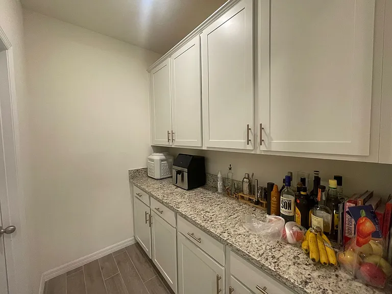 13616 NW 14th Pl — Photo 3