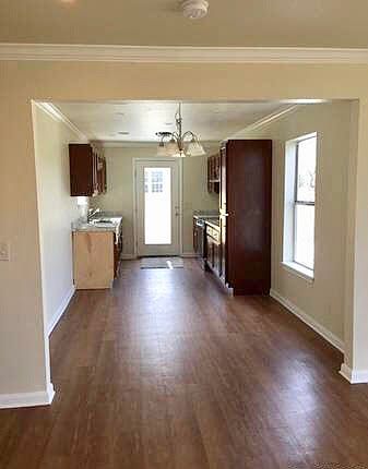 3rd image of 1418 W Mally Blvd