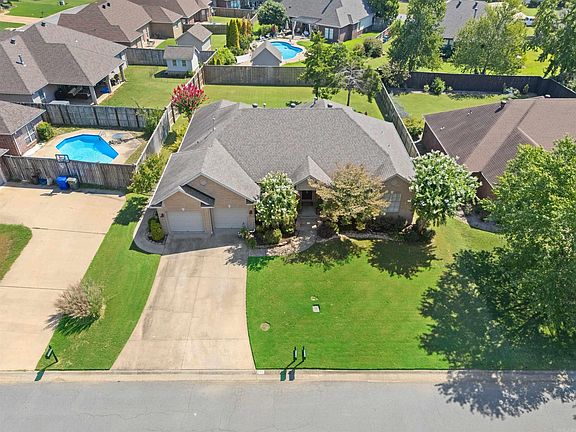 3rd image of 880 Nottingham Dr