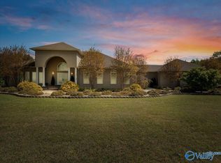 3 McCleskey Dr, Hartselle, AL 35640