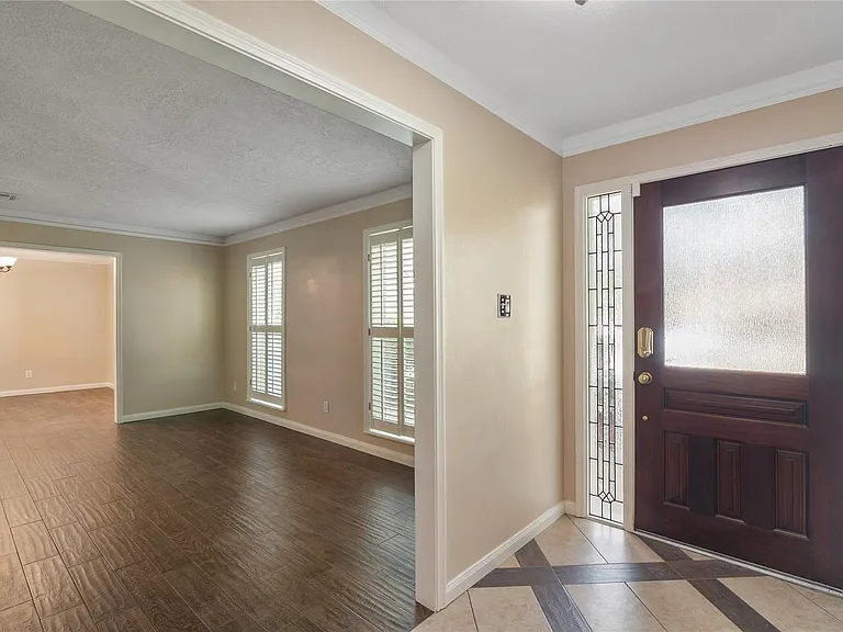 10911 Elmdale Dr — Photo 9