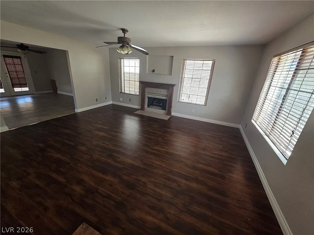 3 bed, 2.5 bath, 1873 sqft, $2,020 — Photo 2