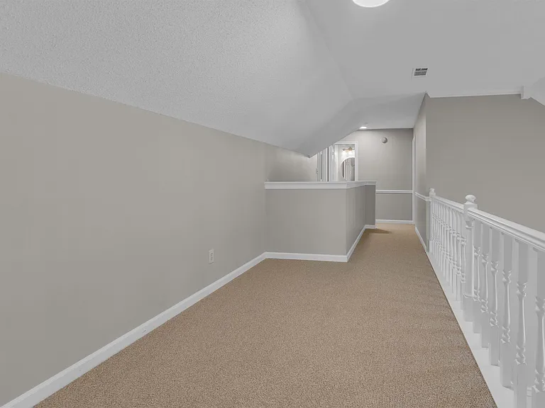 636 Fox Chase Cv N — Photo 33