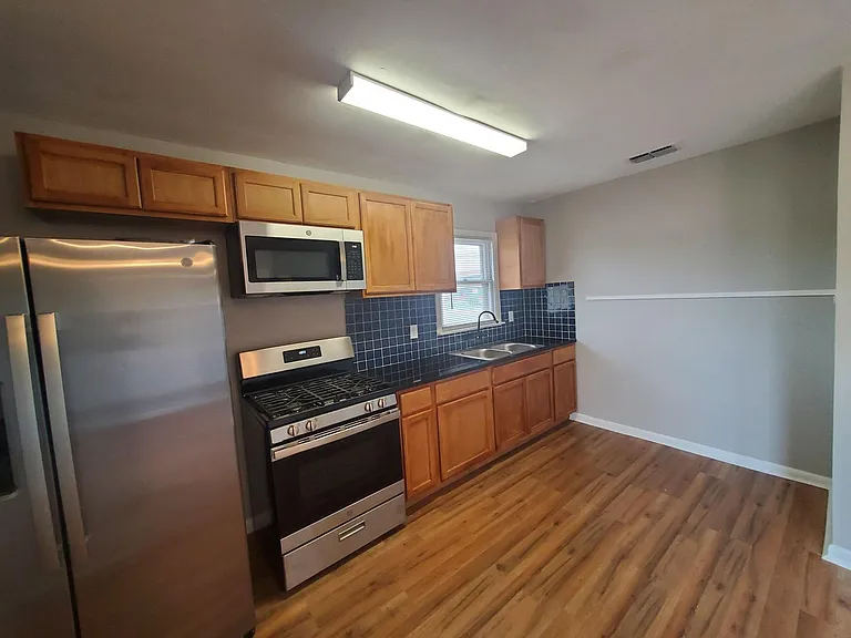 654 Santa Monica St — Photo 10