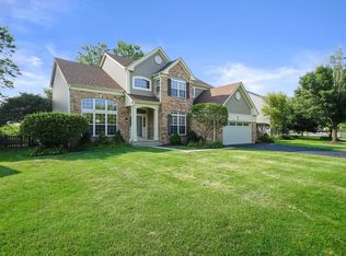 888 Ravinia Dr, Gurnee, IL 60031