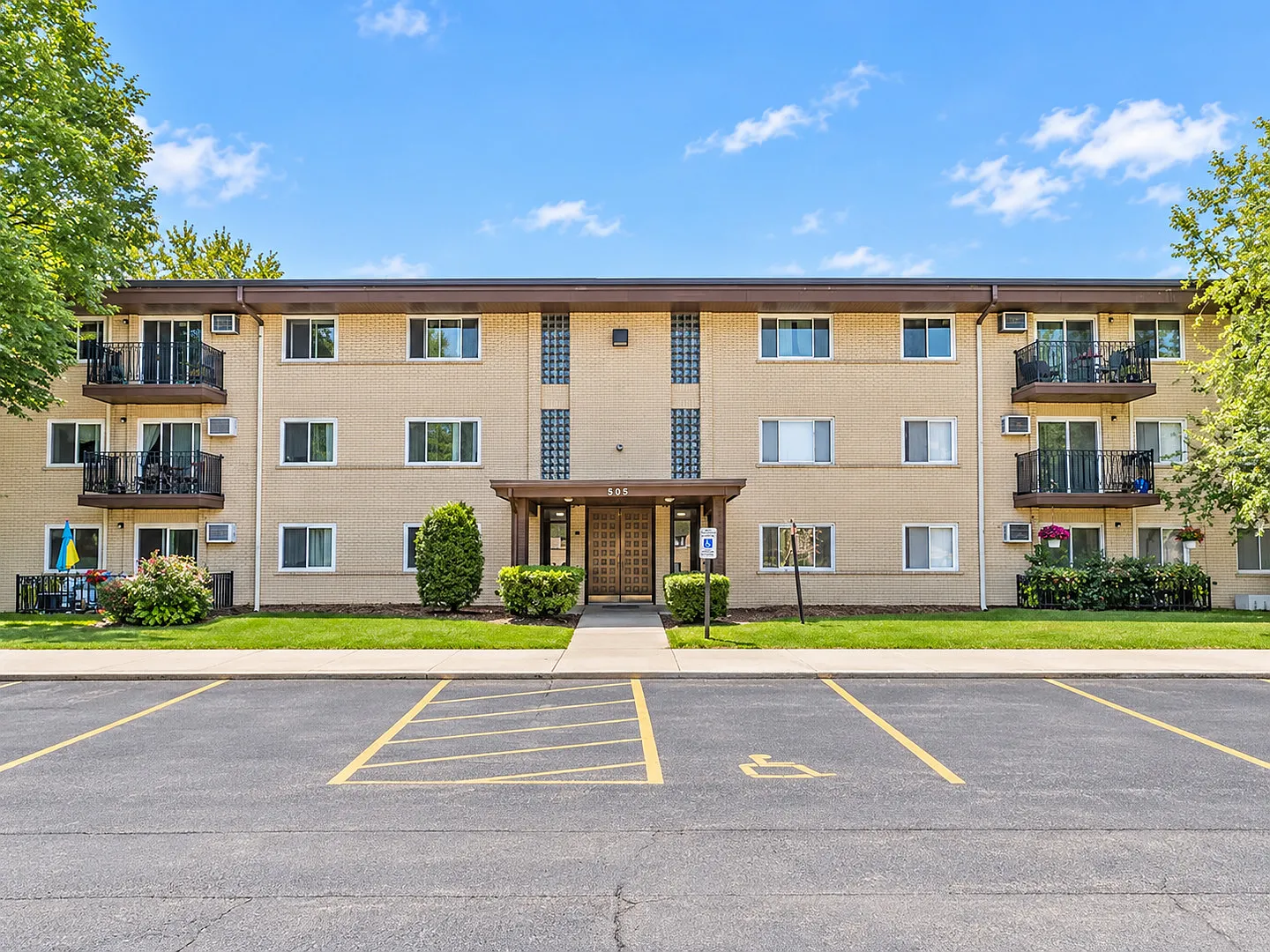 2 bed, $1,950 — Photo 1