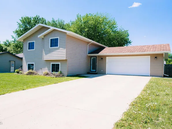 1519 8th Ave NE, Jamestown, ND 58401