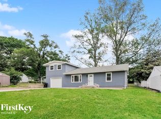 2 Valley Rd, Saint Charles, MO 63303