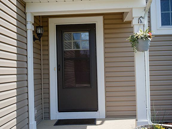 3rd image of 1237 Berkshire Ln