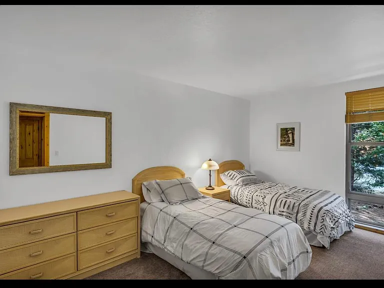 2755 N Lake Blvd #26 — Photo 10