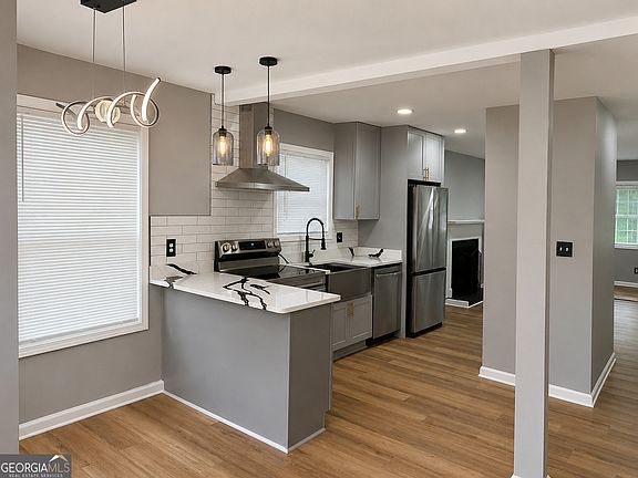 3rd image of 5471 Park Pl S