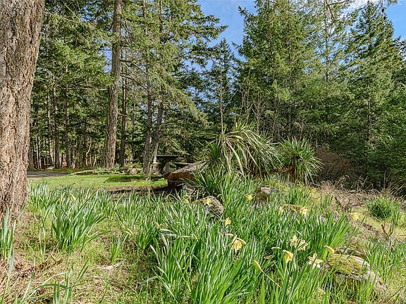 5th image of 392 Langs Rd