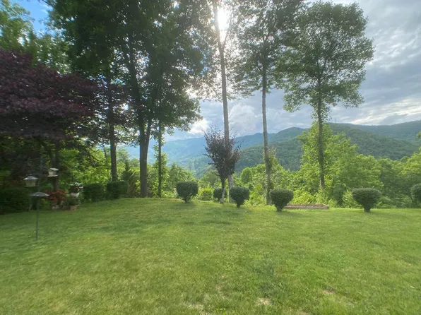 459 Safari Dr, Sylva, NC 28779