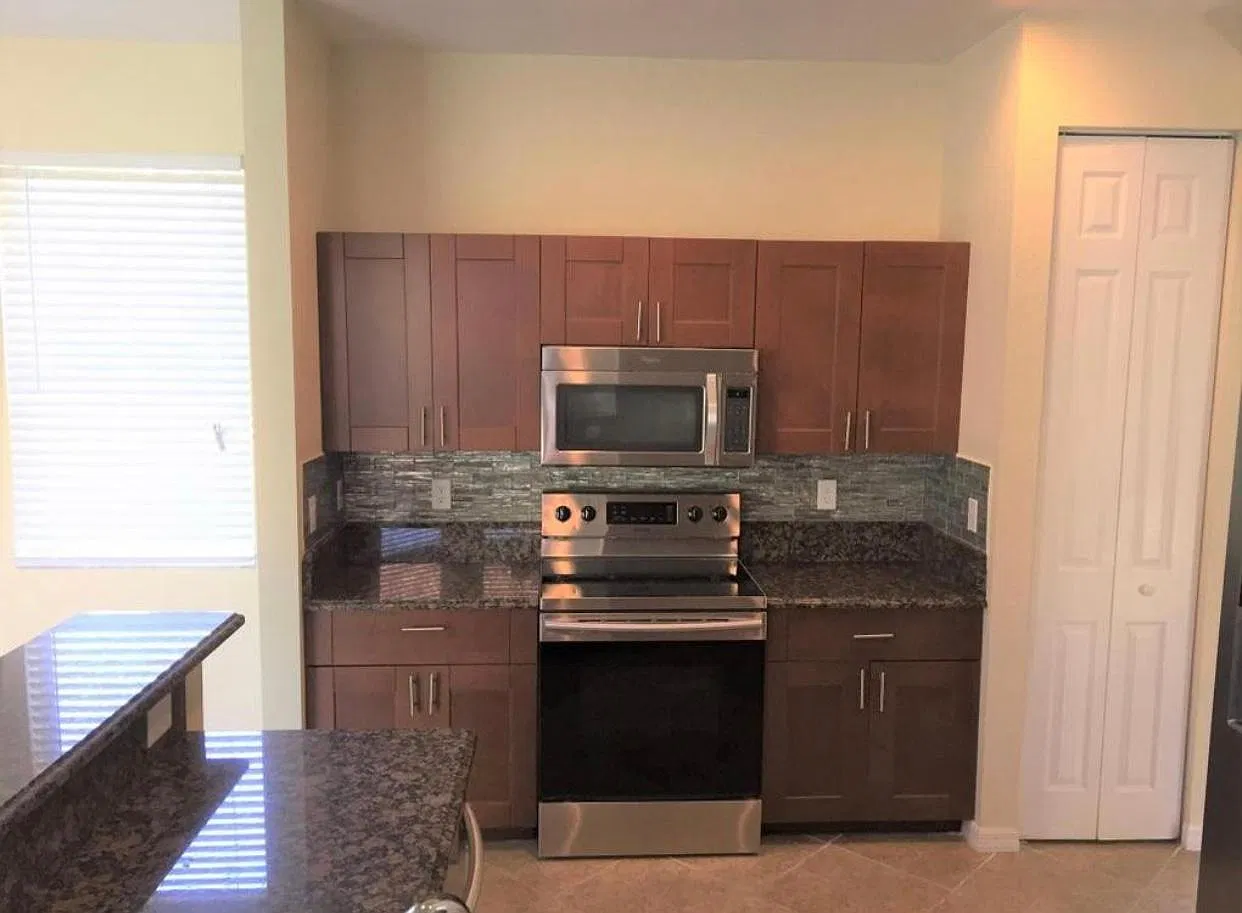 1038 NW Leonardo Cir — Photo 4