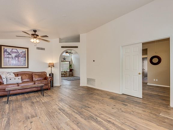 5th image of 2833 E Friess Dr