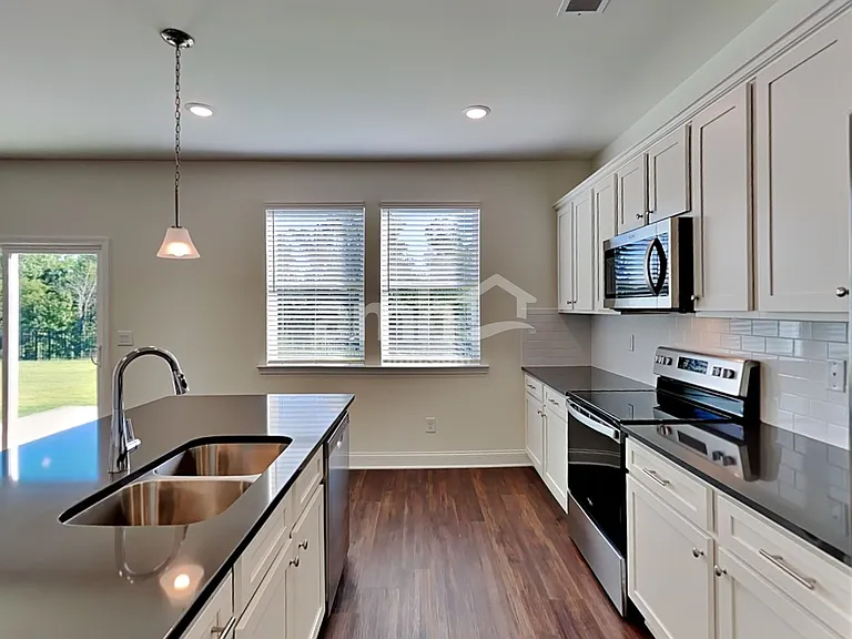 269 Willow Ln — Photo 3