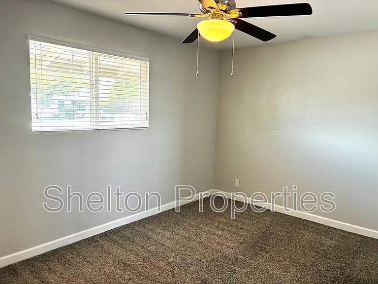 1421 S Roberts Rd — Photo 19
