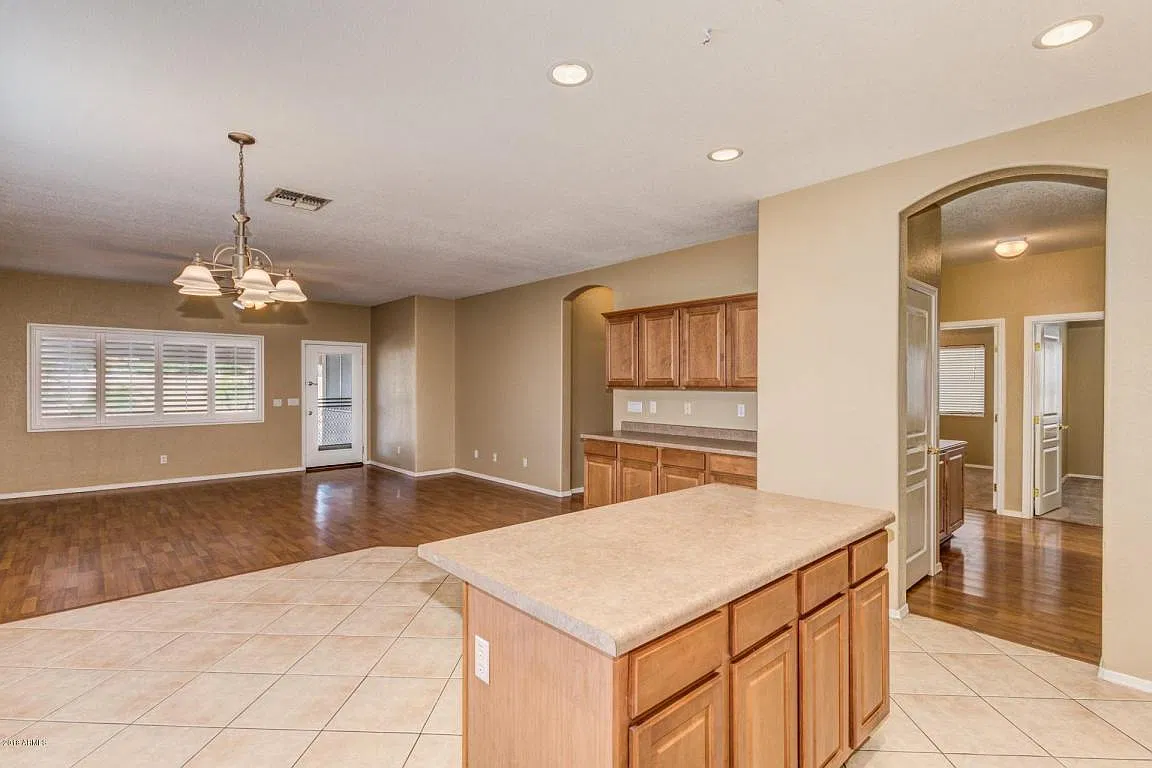 4 bed, 2080 sqft, $2,850 — Photo 3