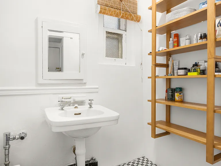 311 E 9th St #Penthouse 4 — Photo 6