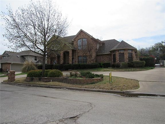 2nd image of 6610 Townlake Cir