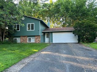10364 Englewood Dr, Eden Prairie, MN 55347