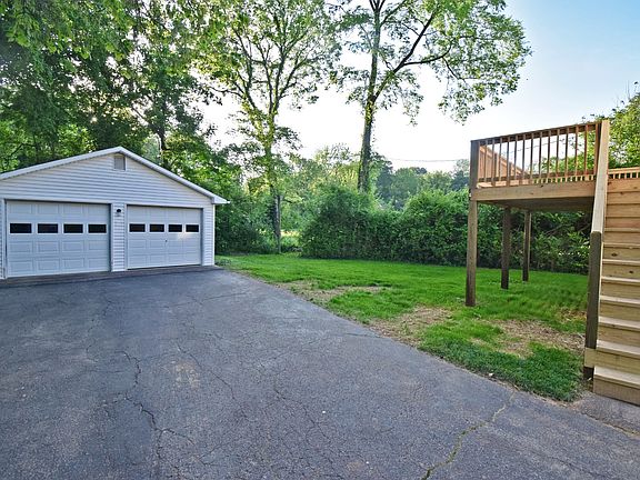 3rd image of 1425 Golf Club Ln