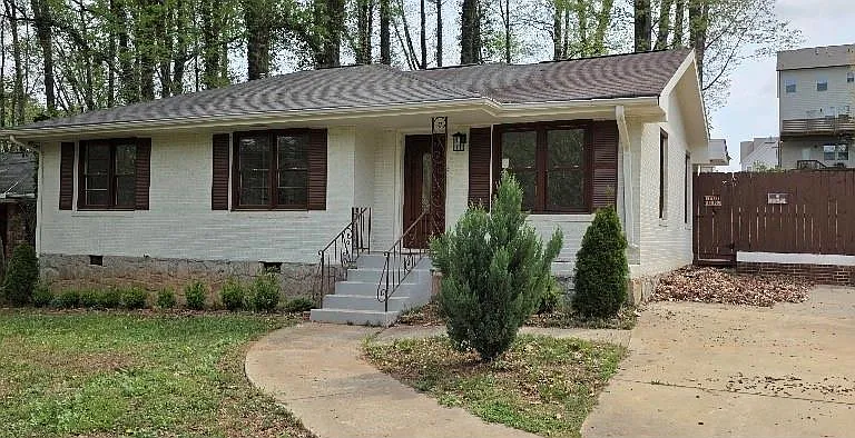 628 Farrar Ct — Photo 1