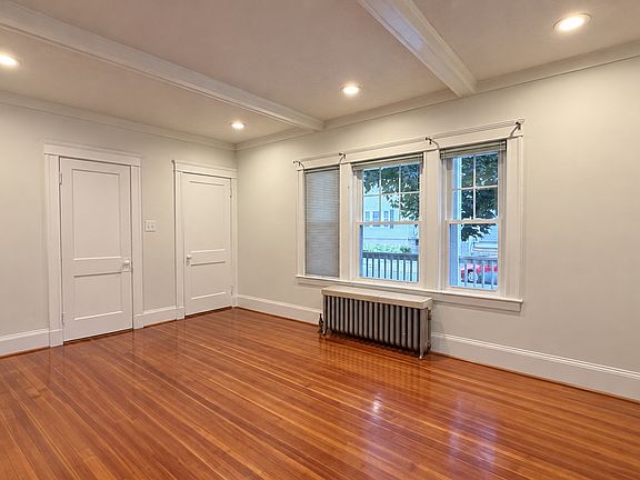 3rd image of 62 Freeman St Floor 1