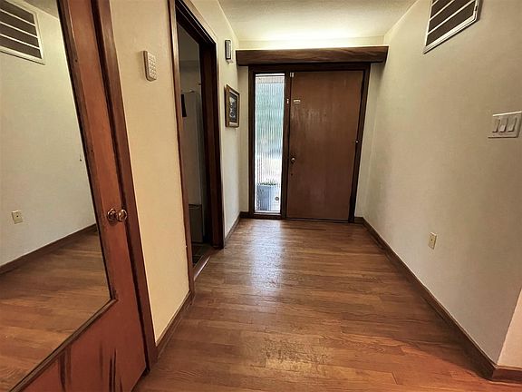 2nd image of 2909 Barber Hill Ln