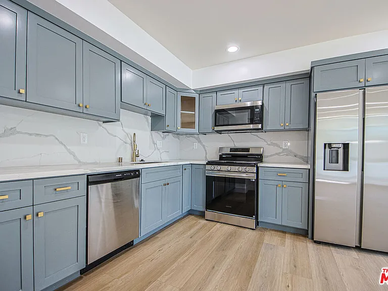 10801 Kling St — Photo 11