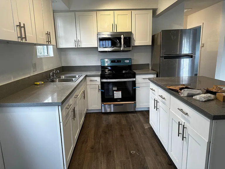 4343 Winchester Ave #FRONT — Photo 8