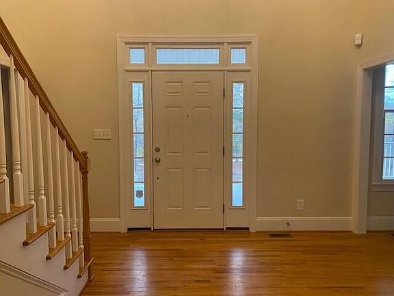 5th image of 270 Canterbury Dr