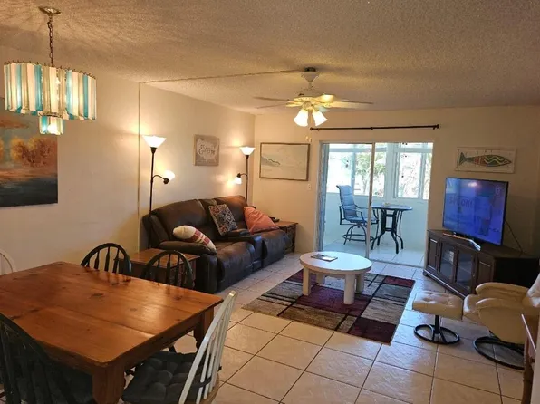 2581 N Garden 202 Drive N #202, Lake Worth, FL 33461