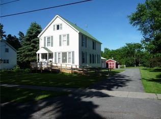 10 Roberts St, Adams, NY 13605