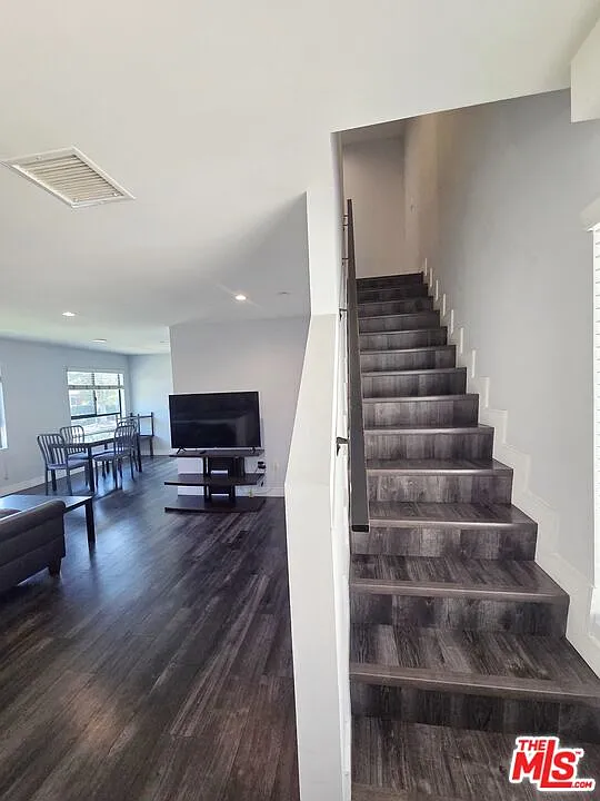 4 bed, 3.0 bath, 1400 sqft, $4,500 — Photo 3
