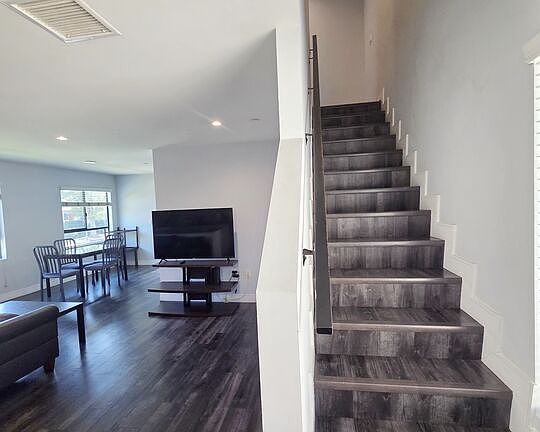 3rd image of 2651 S Hobart Blvd #1