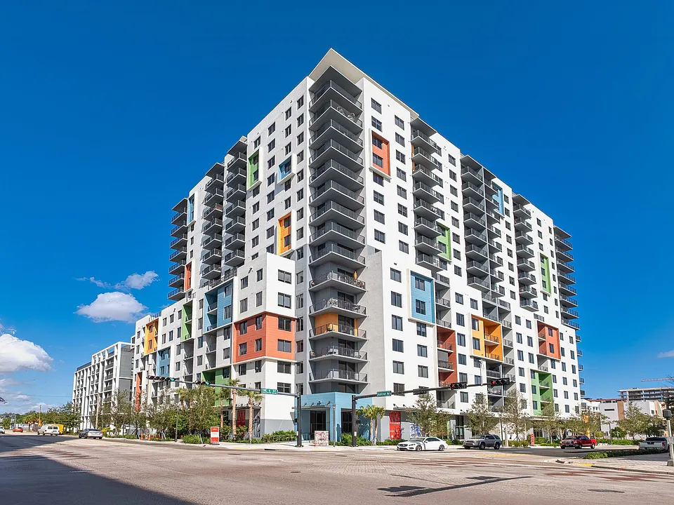 600 N Andrews Ave #922