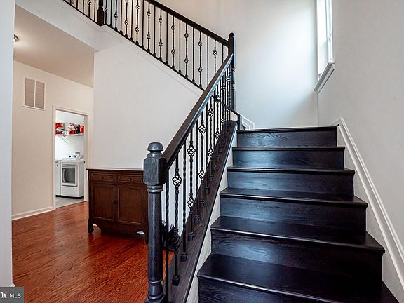 4th image of 870 Barcelona St