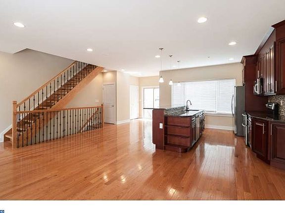 3rd image of 1011 S Fairhill St