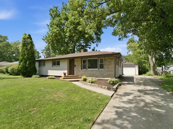 322 Oriole Ave, Crown Point, IN 46307
