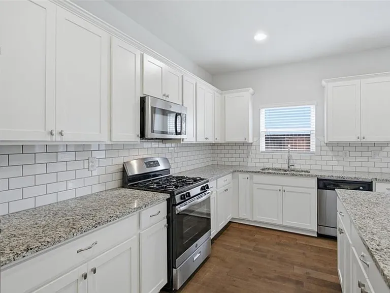 585 Summit Point — Photo 6