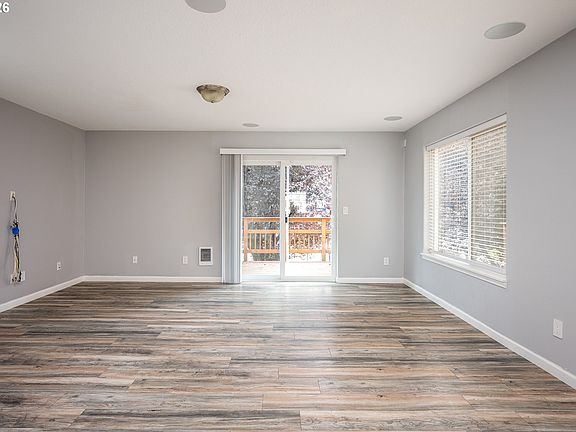 5th image of 12115 SE Harold St