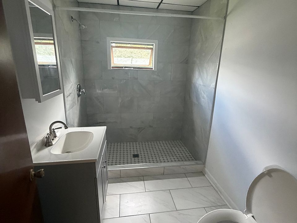 1st image of 6-8 Maple Ave #6