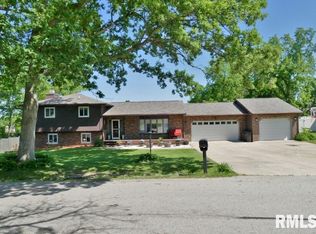 248 Whispering Oaks Dr, Metamora, IL