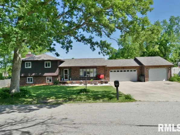 248 Whispering Oaks Dr, Metamora, IL 61548