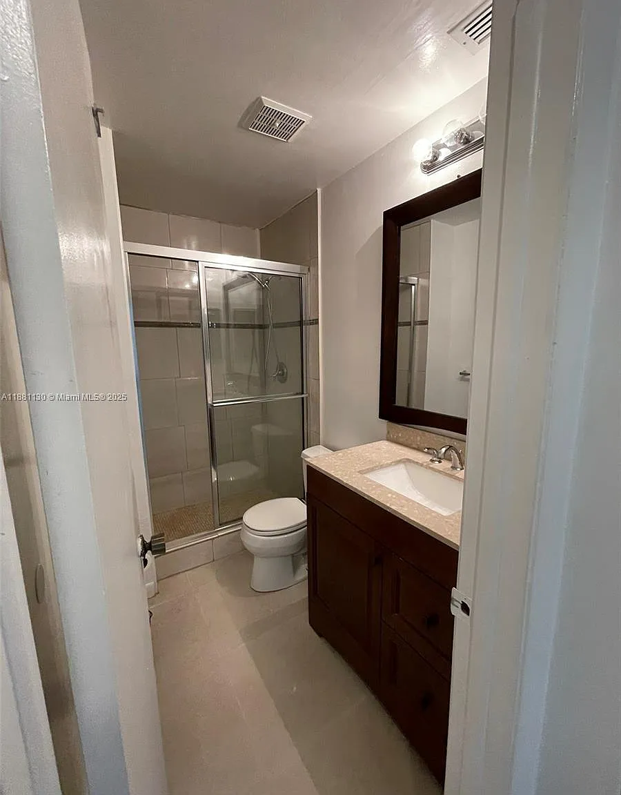 3 bed, 1450 sqft, $3,300 — Photo 2
