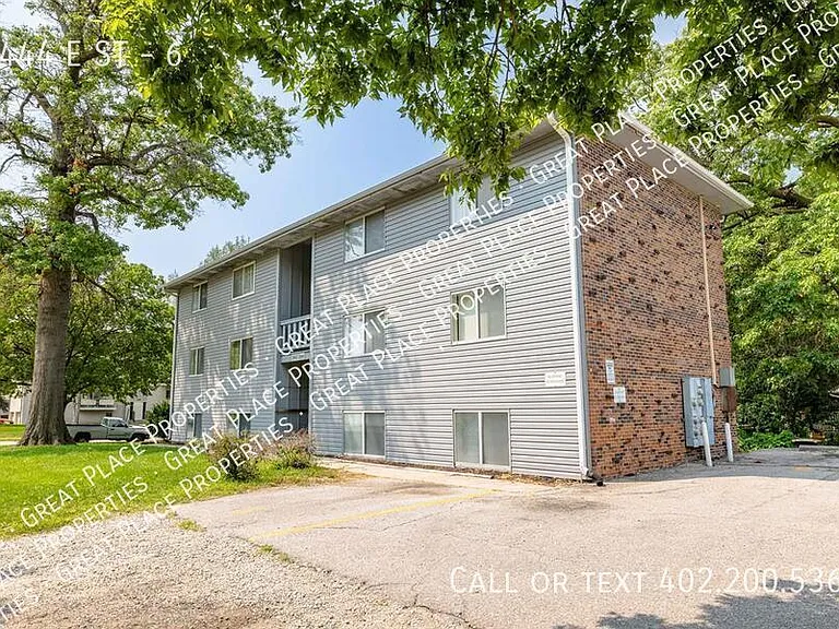 2444 E St #6 — Photo 4