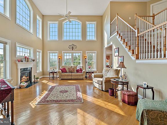 2nd image of 1064 Cooley Dr