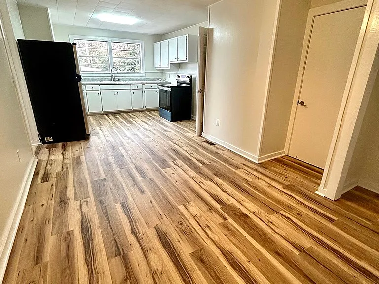 303 Smith St — Photo 3